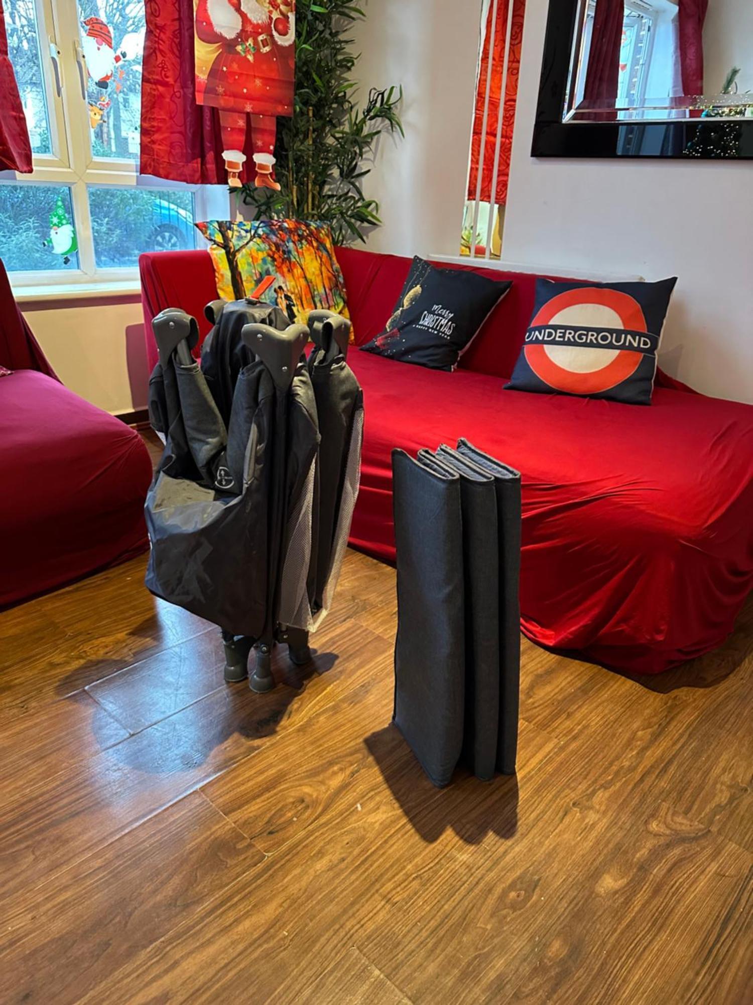 London 2 Bed 2 Bath Apartment Holiday Home - Free Parking - 3Min Walk To The Train Station - 19Min To London Liverpool Street 5Min To Victoria Line 1Gb Broadband Super Fast Internet Ground Floor 100S Of Shops Restaurants Bakeries 24-Hour Asda Superst Exterior foto